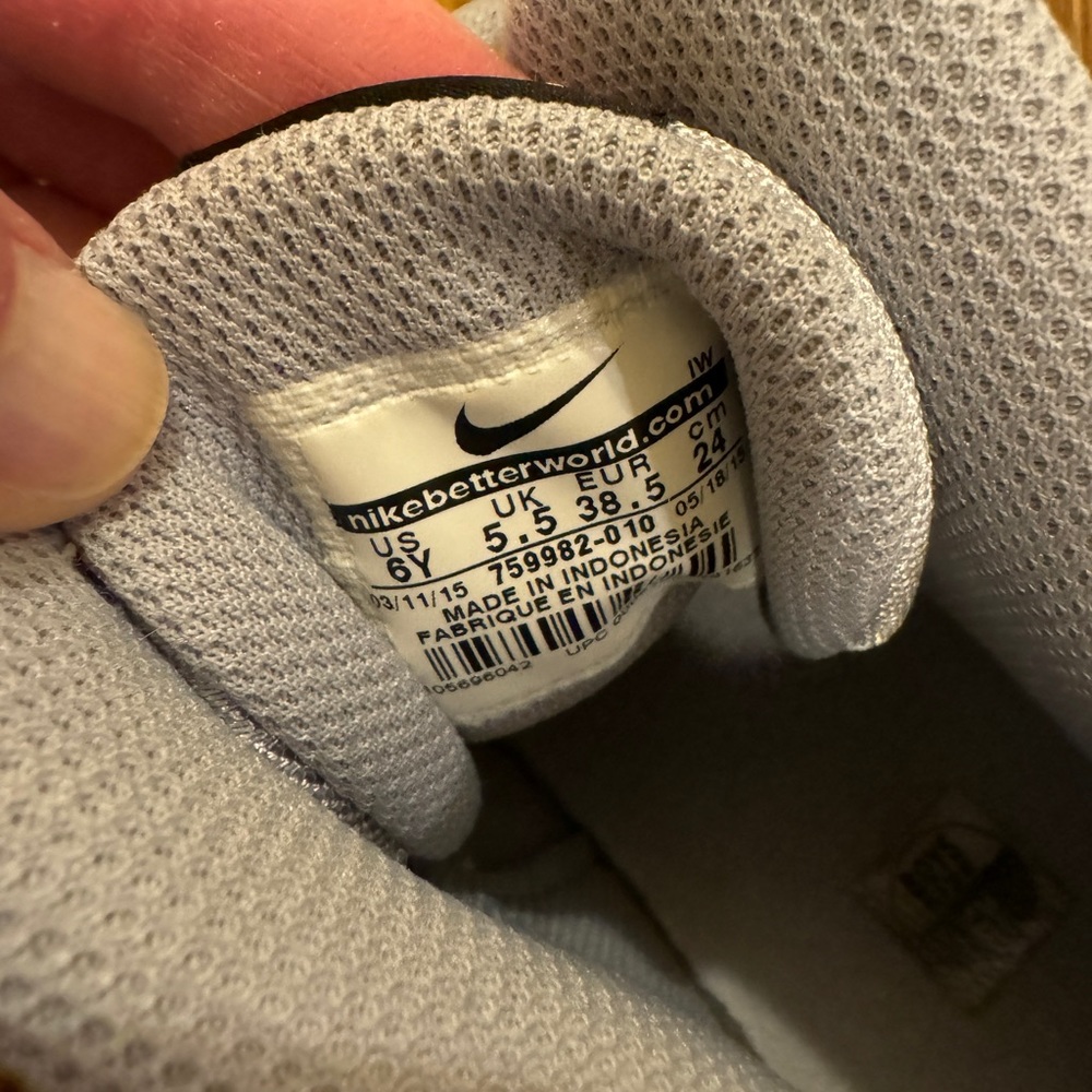 Youth Nike Basketball shoes size 6 - Picture 5 of 6